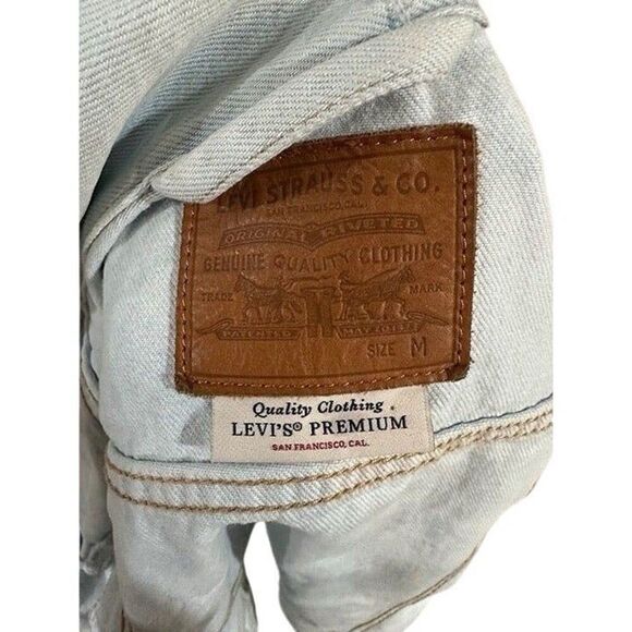 VINTAGE LEVIS light blue denim jean jacket SIZE MEDIUM - Picture 3 of 3